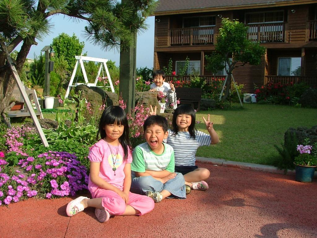 Namu Hyanggi Pension Jeju Esterno foto