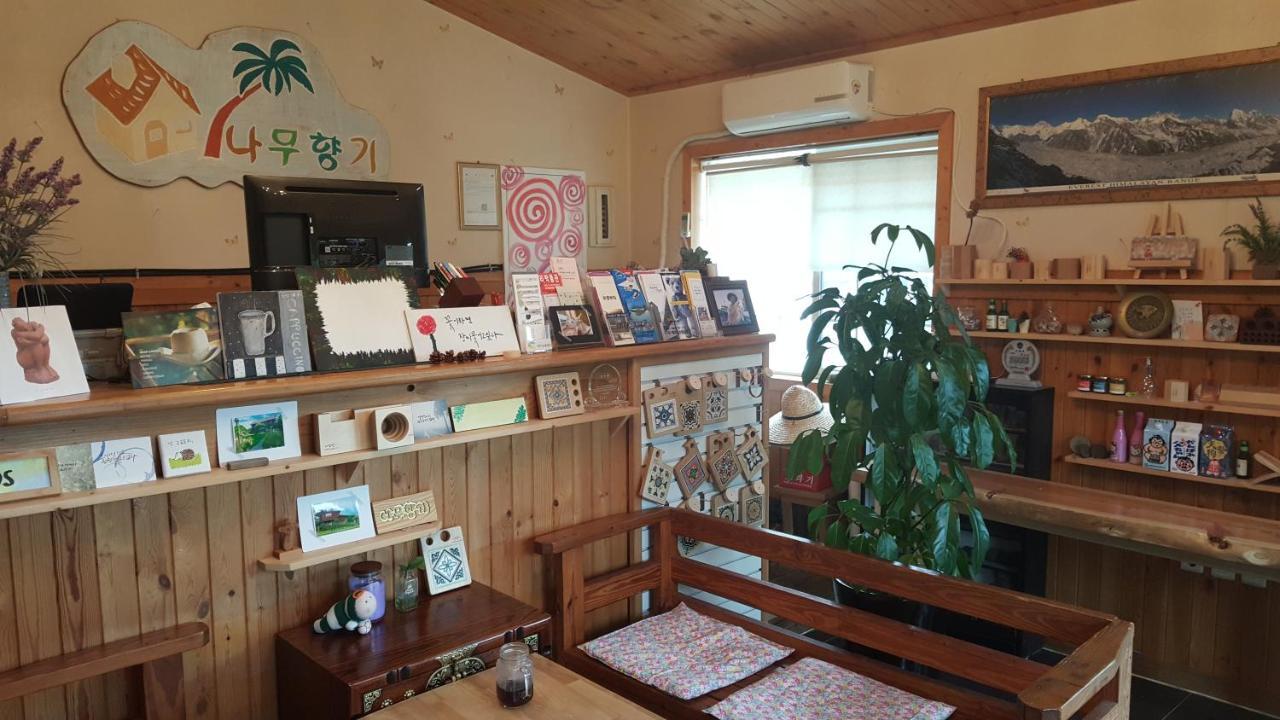 Namu Hyanggi Pension Jeju Esterno foto