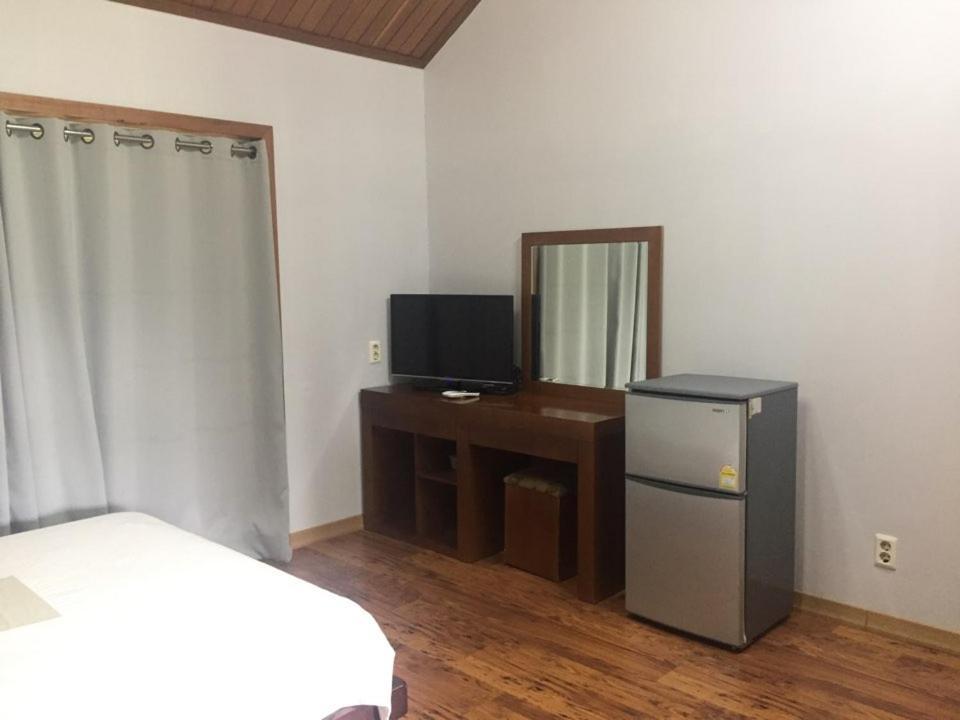 Namu Hyanggi Pension Jeju Esterno foto